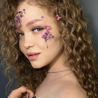 Mời bạn đến với lông mi và lông mày tuyệt vời nhất.