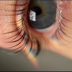 Làm miếng dán mi.