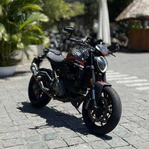 Ducati Monster 937 Exclusive