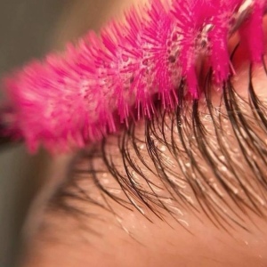 Làm phẳng lông mày (tạo kiểu lâu dài)