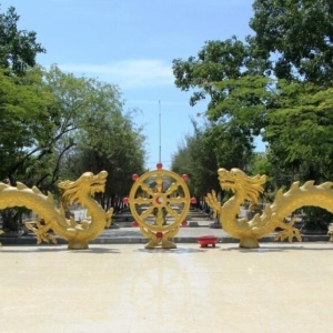 Bãi biển hoang dã và Lăng mộ Rồng