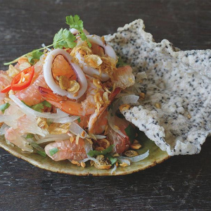 Salad tôm/mực bạch tuộc bơ và bưởi