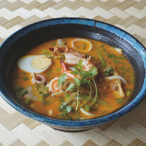 Gà/Hải sản Laksa