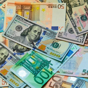 Tài chính và chuyển tiền.