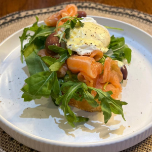 Bruschetta với cá hồi ít muối