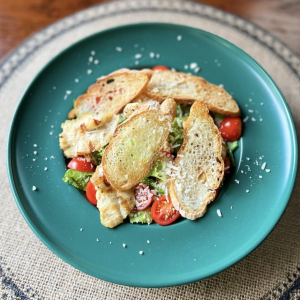 Caesar với gà nướng