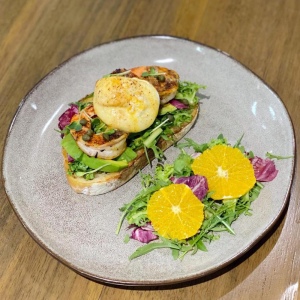 Cajun Prawns Benedict