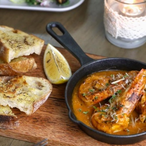 Tôm Hấp Ăn với Tỏi Nướng