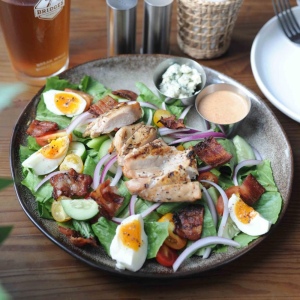 Salad Cobb của LIVIN