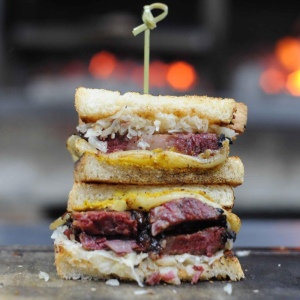 Bánh mì Pastrami Hấp.